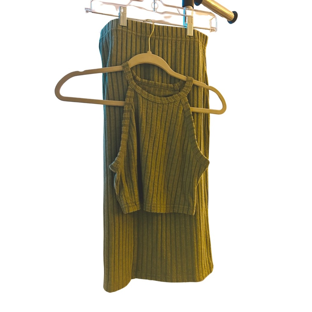 One of my favorites!!This is OLIVE, size small, runs a little bigger, stretchy